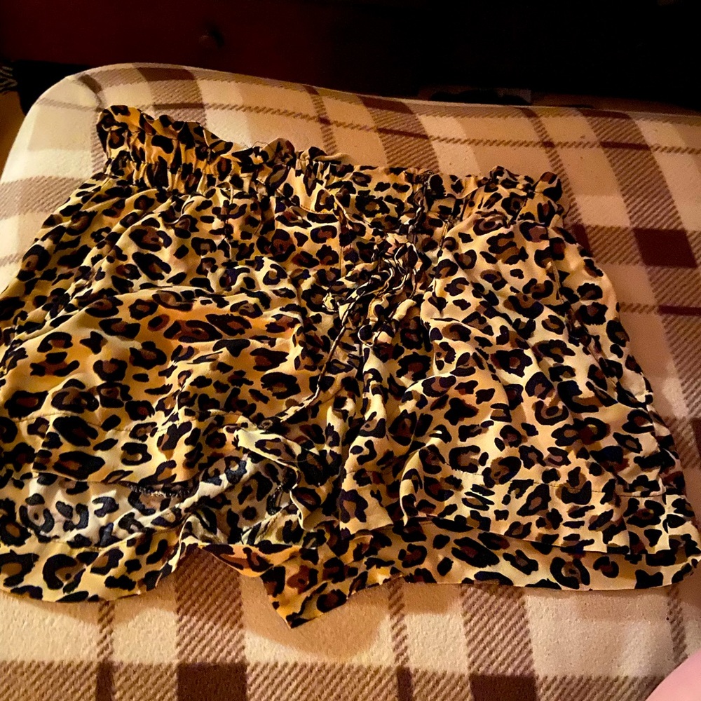 Summer shorts 💛🖤🐆